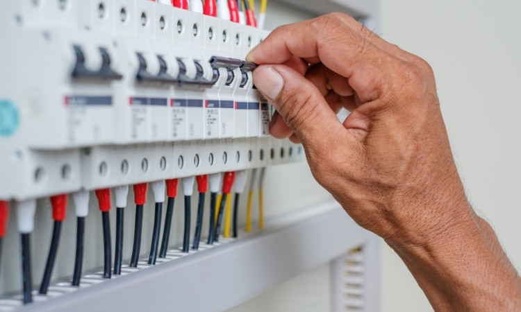 Circuit breakers Work