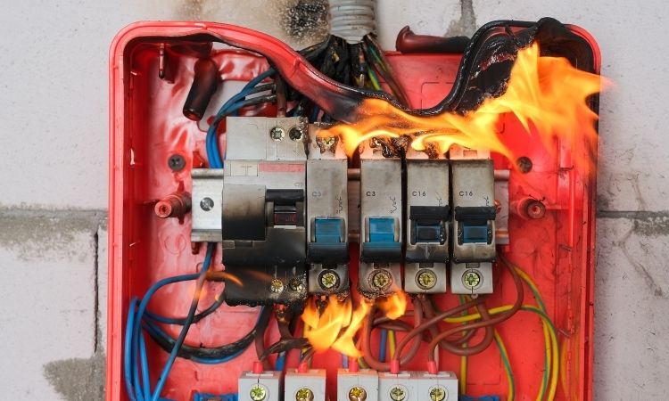Electrical circuit breaker failure