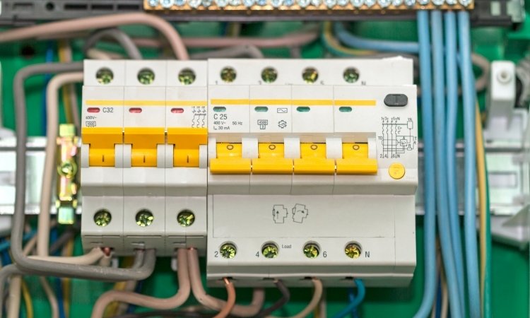 Electrical circuit breaker failures