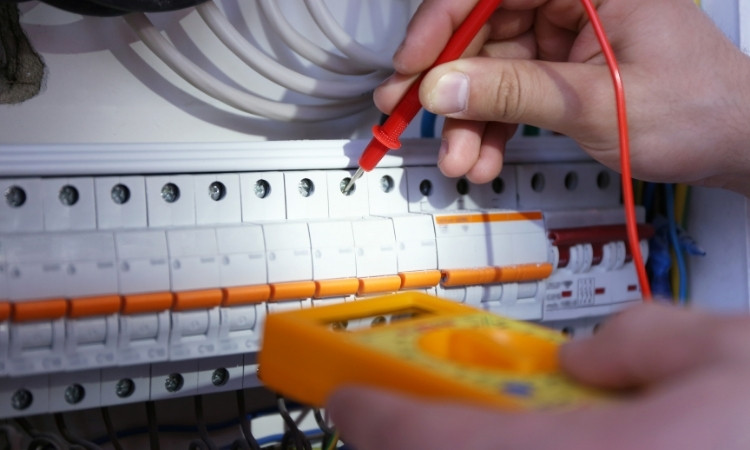 fix fuse in a fuse box