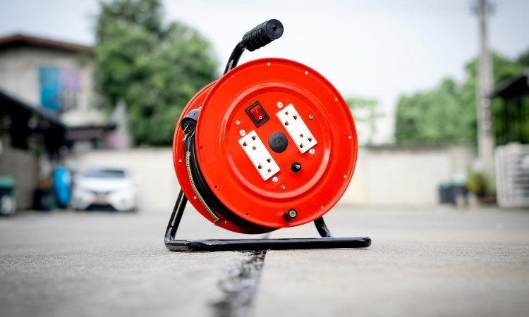 How to Replace an Extension Cord Plug
