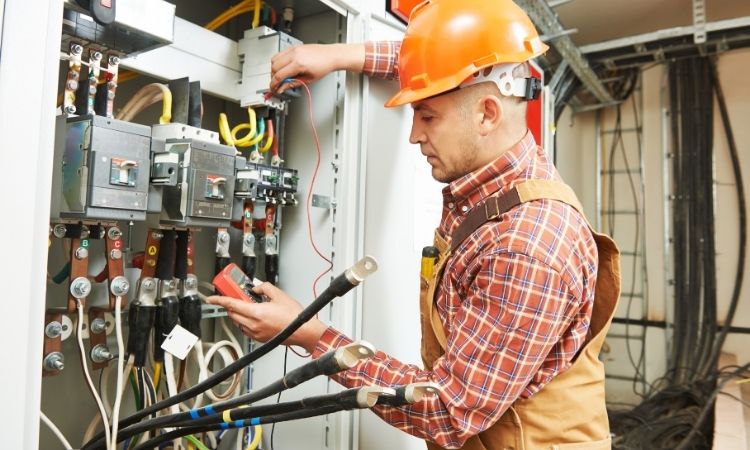 Role of Industrial Electricians in Energy Efficiency in Singapore