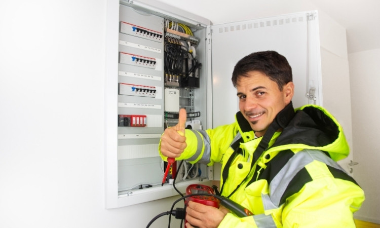 What to Expect from a Commercial Electrician Services